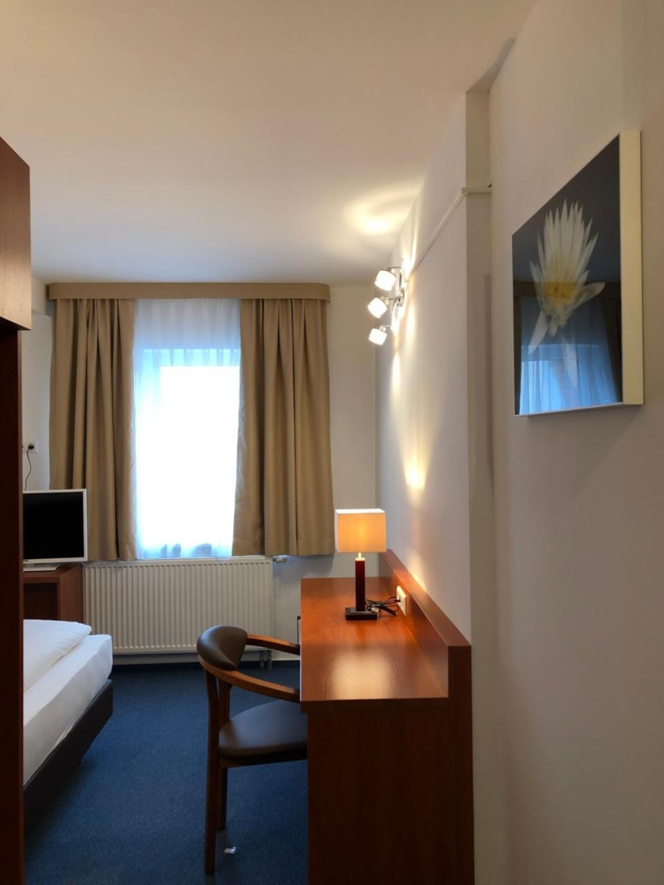 Hotel Mirabell Erlangen Zewnętrze zdjęcie